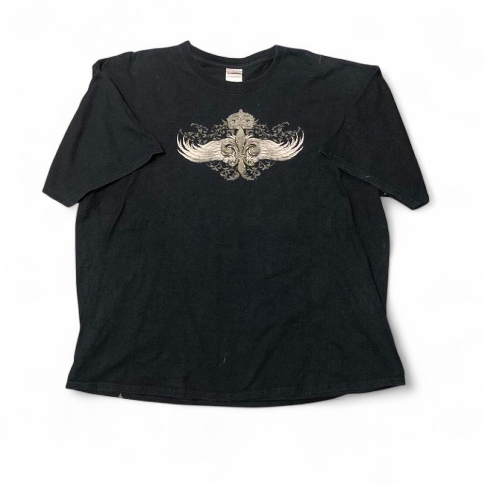 Gildan double sided y2k style black t-shirt wings fleur de lis faded 2X/26